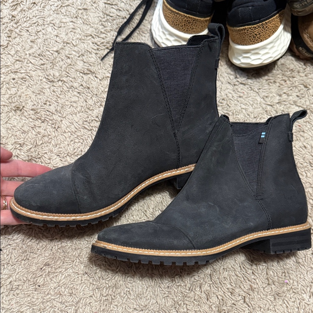 Tom’s women’s Chelsea black   Ankle Boots